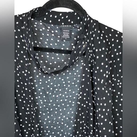 Torrid Black White Polka Dot Chiffon Mock Neck V-Neckline Surplice Blouse - Picture 6 of 7